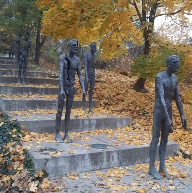 🇨🇿🇨🇿🇨🇿Chcete dětem přiblížit listopadové události roku 1989? Pojďte si společně s dětmi připomenout atmosféru, která ve...