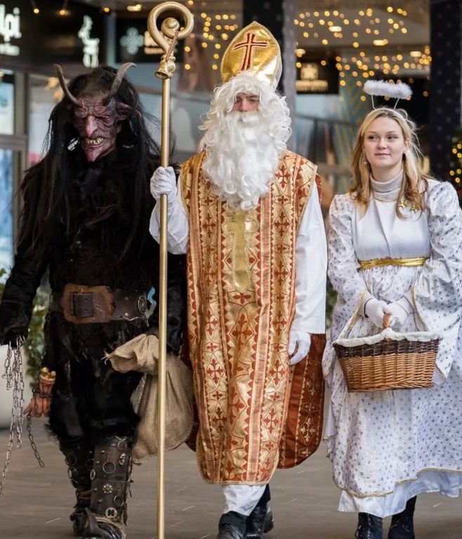 Mikuláš přímo u vašeho stolu – už tuto sobotu! 29. listopadu přijde Mikuláš s andělem a čerty do restaurace Kulaťák na...