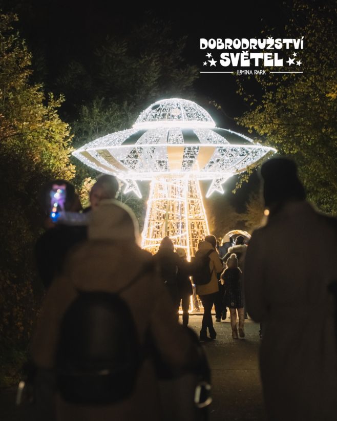 ❄️❄️❄️Poslední šance na @luminapark_cz 👇 Do zítřka běží na webu Pražských zkratek SOUTĚŽ o rodinnou vstupenku do Lumina...